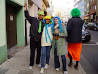Lu, eu e Andréa a caminho do bar - 19/02/09