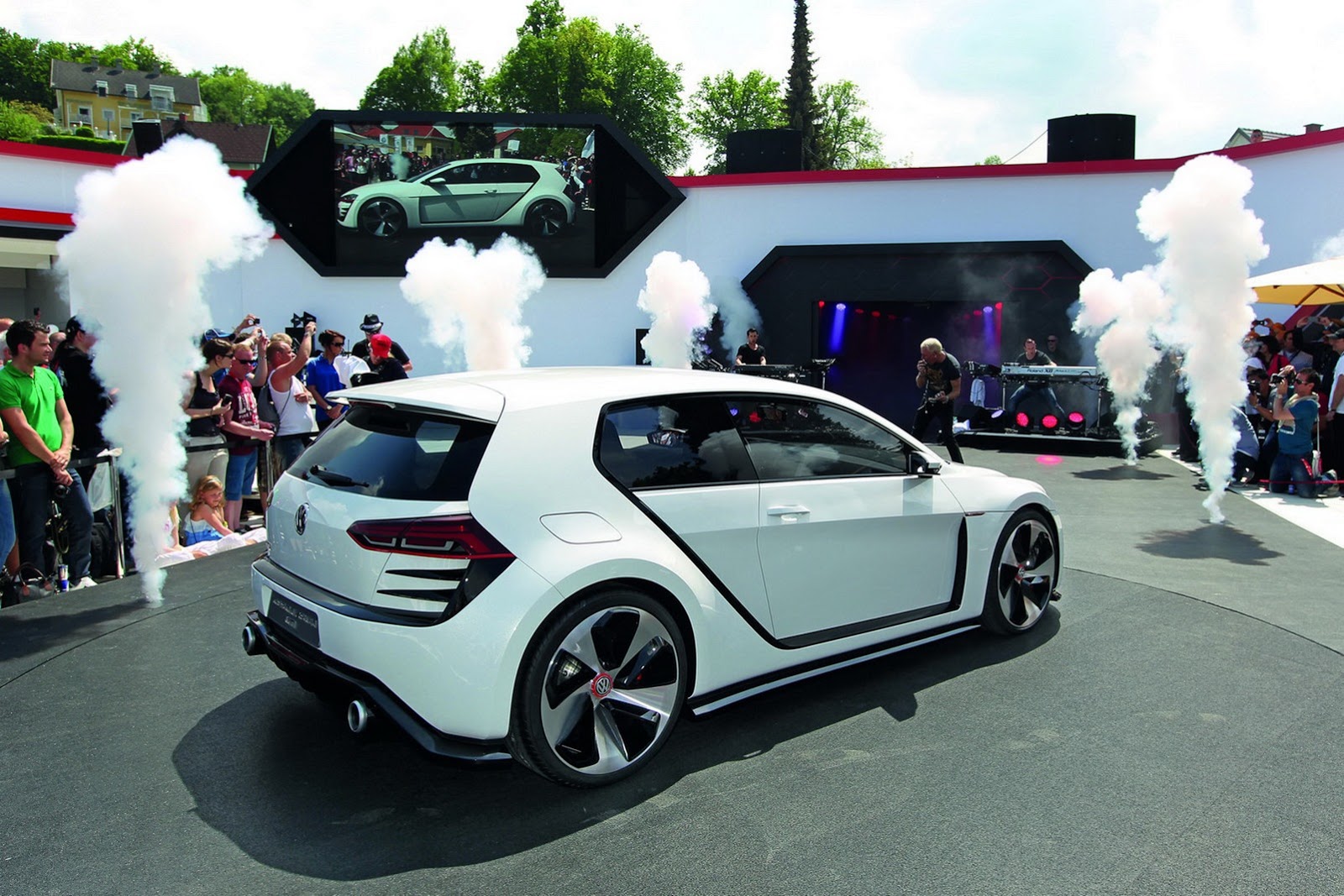 VW-Design-Vision-GTI-3%25255B2%25255D.jpg