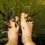 And yes, thats my feet in the pond - immediately evoking all the fishly in the pond to come and give me a wonderful pedicure, nibbling away at my toes, heels and soles of the feet. Tiggling at first but veeeeery pleasant.