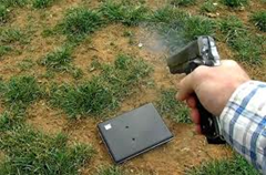 Dad shoots laptop