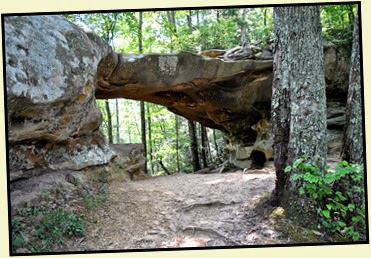 02k - Princess Arch Trail - Princess Arch from Below