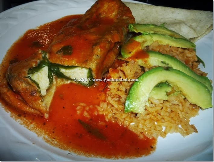Chiles Rellenos de queso en caldillo de tomate Chiles Rellenos de queso en caldillo de tomate