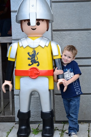 [luke%2520castle%2520guy%255B1%255D.jpg]