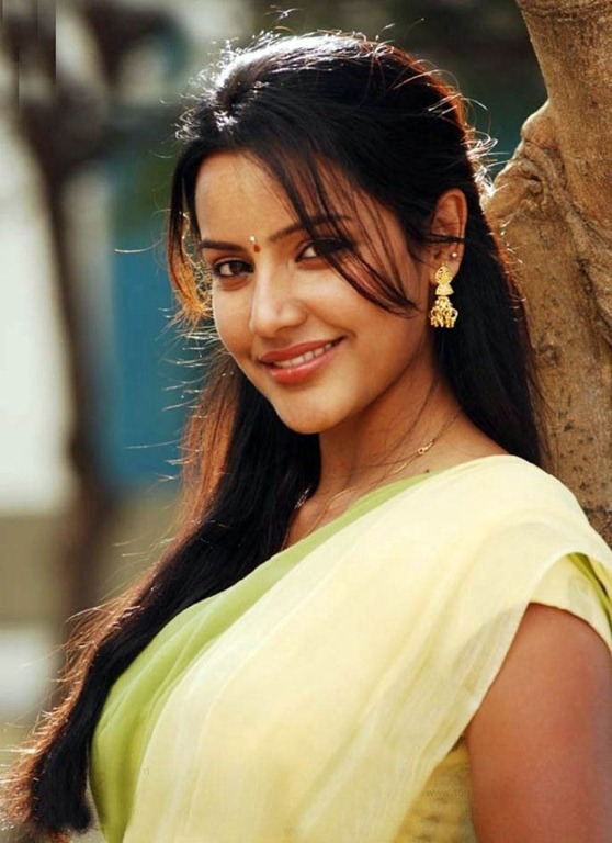 [priya-anand%2520in%2520saree3%255B2%255D.jpg]