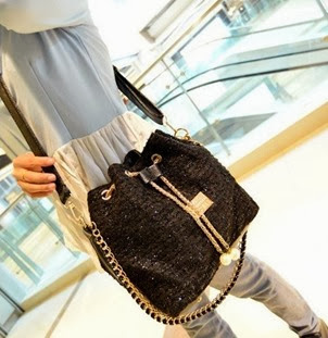 9044 (Harga 179.000) - Material PU  Blink Woolen Width 25 Cm Height 27 Cm Thickness 12 Cm Wtih Adjustable Long Strap Weight 0.5