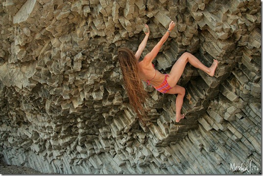 girls-rock-climbing-14