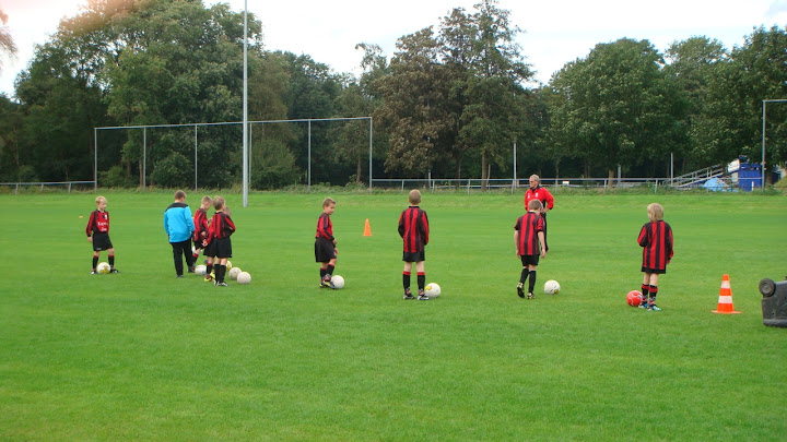 2011 - 07 SEP - WVV E5 TRAINING IN TENUE 14.jpg