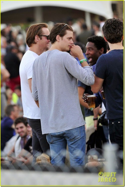 alexander-skarsgard-brother-bill-coachella-2014-17