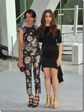 Zosia Mamet (R) and Designer Cynthia Rowley