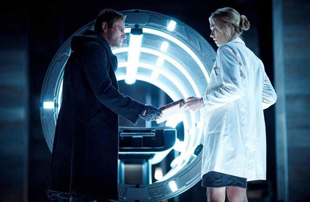 I, Frankenstein Photo with Aaron Eckhart and Yvonne Strahovski