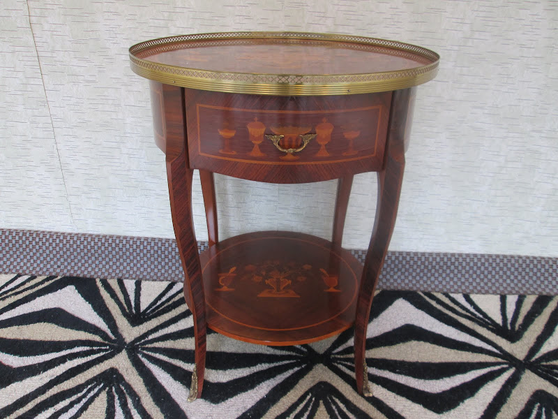 Round Side Table 