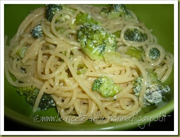 Spaghetti con broccoli, panna e mandorle salate (12)
