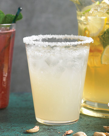 Salt, juice of a yellow grapefruit, ice, vodka and simple syrup are all you need to make a Salty Dog. Salt, juice of a yellow grapefruit, ice, vodka and simple syrup are all you need to make a Salty Dog.