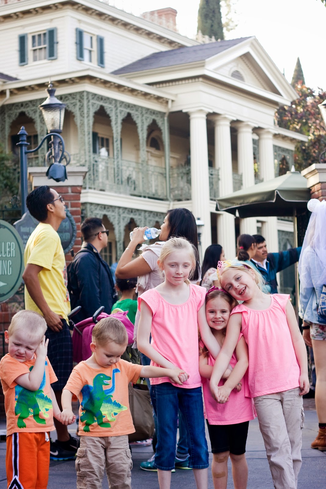 [Ray%2520Jacob%2520EliseTess%2520Sophie%2520Haunted%2520Mansion%255B3%255D.jpg]