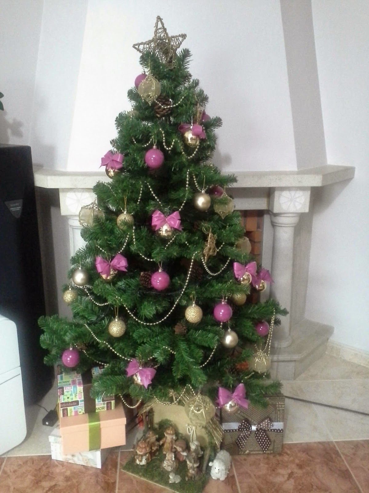 Rosinha Carolchinha: Decoração de árvore de Natal em dourado e rosa
