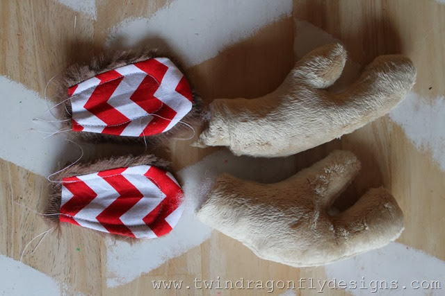 Holiday Plush Reindeer (8) Holiday Plush Reindeer (8)