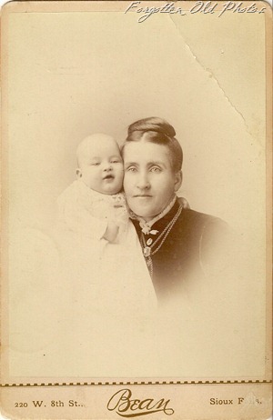 Mother and Baby Sioux Falls Soloway Antiques Cab card