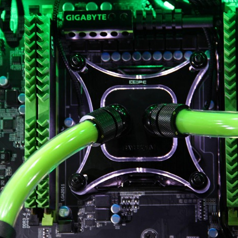 Lazy Bear from Overclock.net builds a stunning custom PC, check it out!