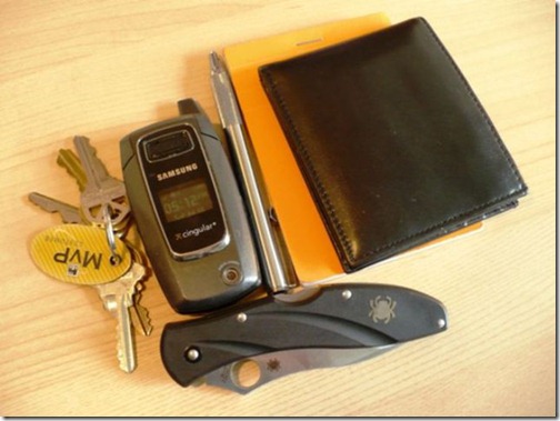 what_men_carry_in_their_pockets_640_48