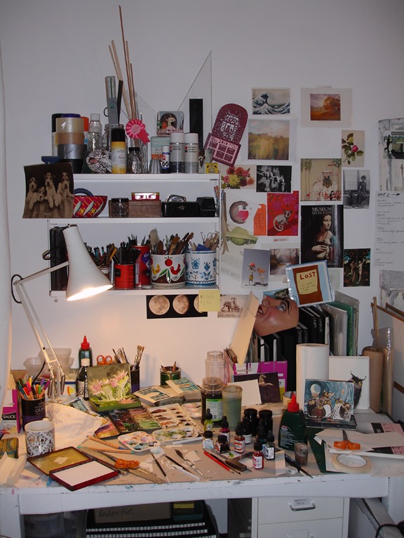 [beckys_messy_desk%255B4%255D.jpg]