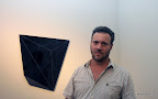 El artista Lucio Dorr con su obra. Gentileza: Personally - Inside PR.
