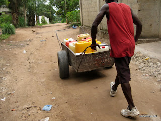 Pénurie d'eau à Mbinza pompage, Kinshasa, 31 janvier 2011.