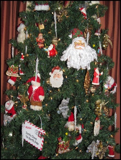 tree_closeup_santa2
