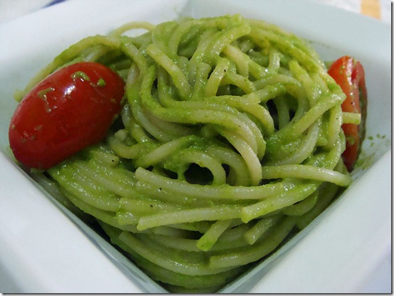 espaguete-ao-pesto-de-rucula-01 espaguete-ao-pesto-de-rucula-01