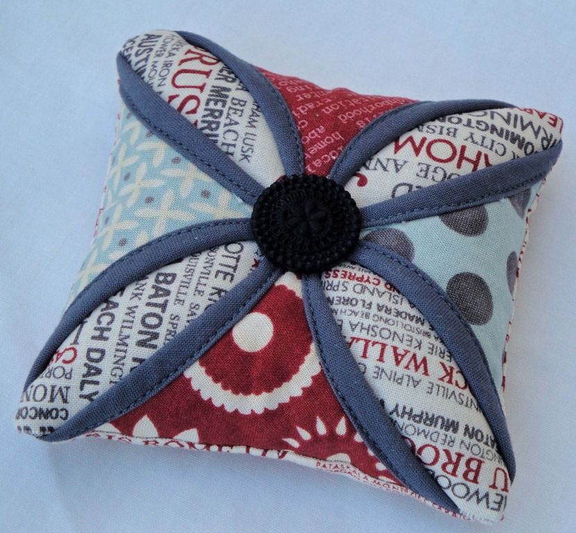 [1%2520fabulous%2520little%2520quilt%2520pincushion%255B3%255D.jpg]