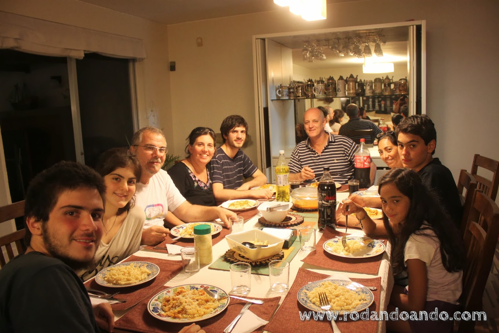 En Casa de Gert, con Gisella, Klaus y Sofia compartiendo una rica cena
