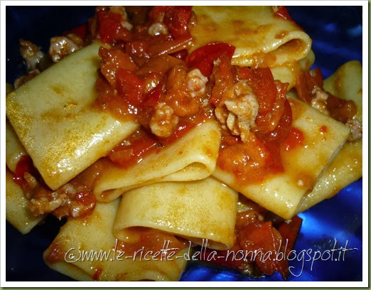 Paccheri con peperonata e salsiccia (8)