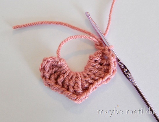 Step by step photo instructions to crochet hearts