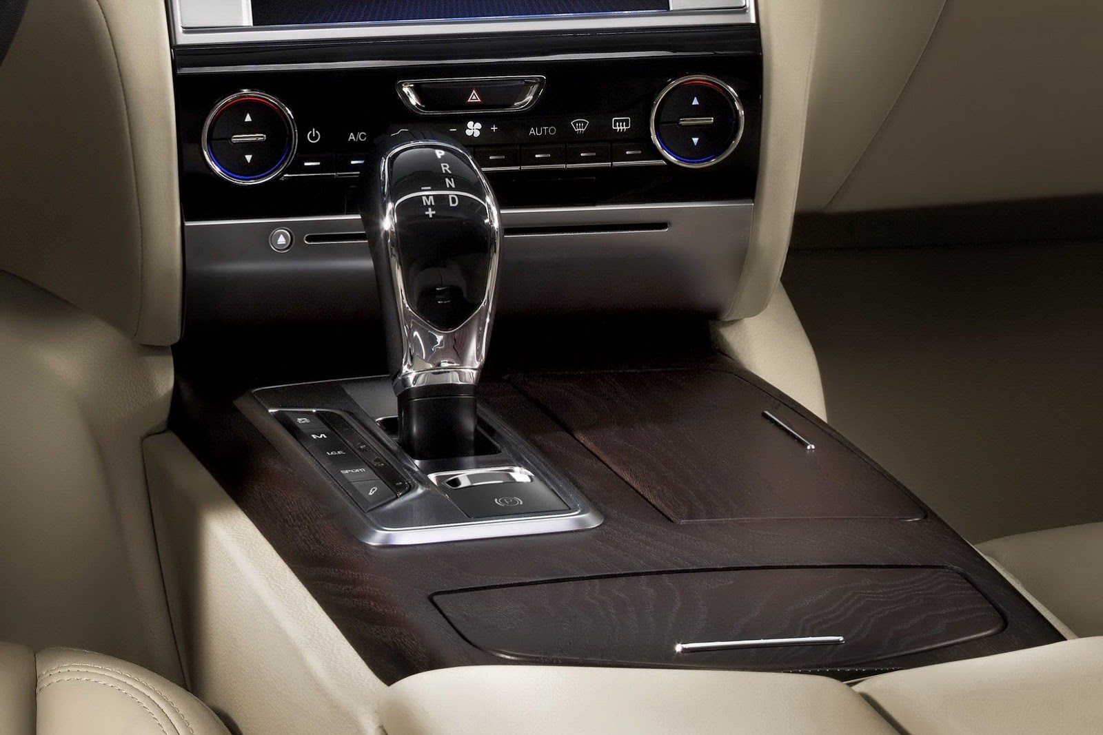 [2013-Maserati-Quattroporte-82.jpg]