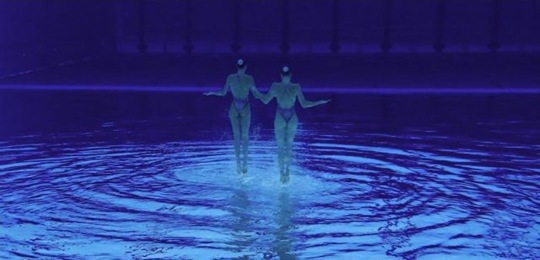 [synchronized-swimmers-underwater-2%255B2%255D.jpg]
