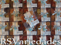 2- Caixa em acetato quadrada 
    : R$3,50 unid / cento R$340,00. 
    : min. 40 unids. 
    : Conteúdo jujuba. 
    : Medidas - 5x5x3 cm. 
    : Fechamento em fita de cetim, etiqueta personalizada e mini-chupeta ou mini-sapatinho.