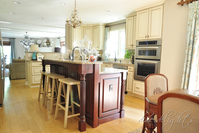 [July%25202012%2520162%2520copy%255B2%255D.jpg&description=Home Tours: Beautiful Southern Home')]