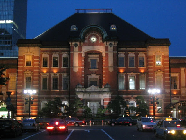 Tokyo station at night