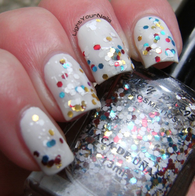 Nyx Matte White + Easy Paris glitter #18 Nyx Matte White + Easy Paris glitter #18