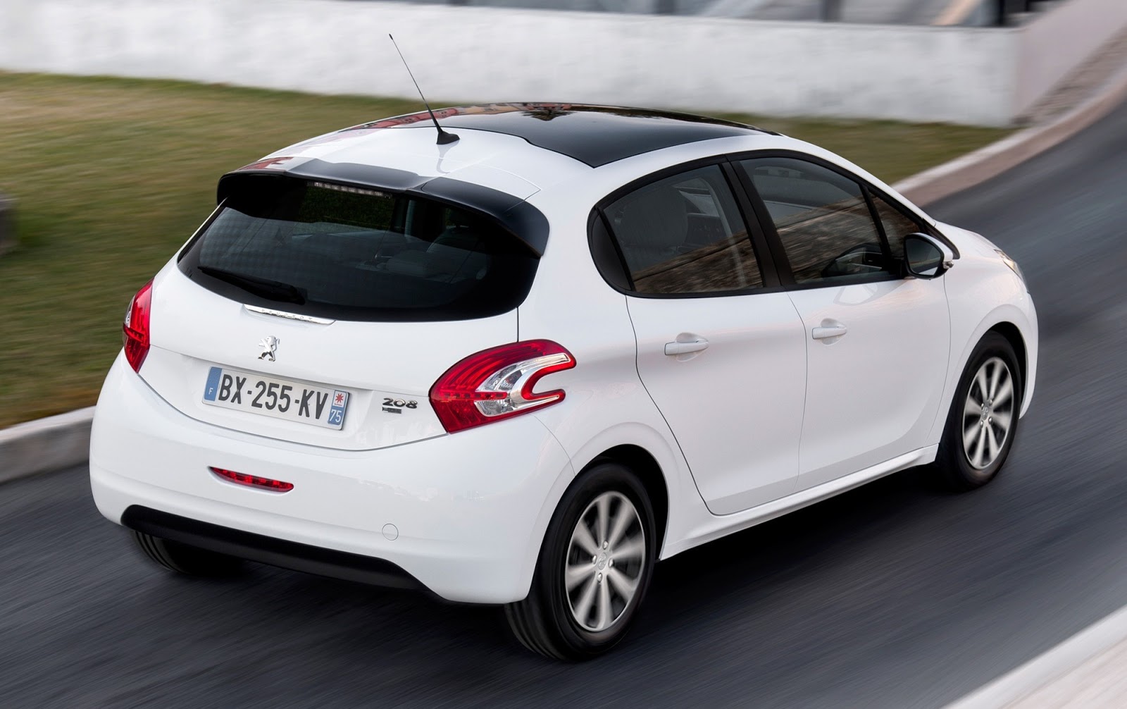 [autowp.ru_peugeot_208_5-door_21%255B2%255D.jpg]