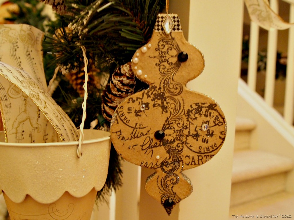 [French%2520Script%2520Paper%2520Mache%2520Ornament%255B15%255D.jpg]