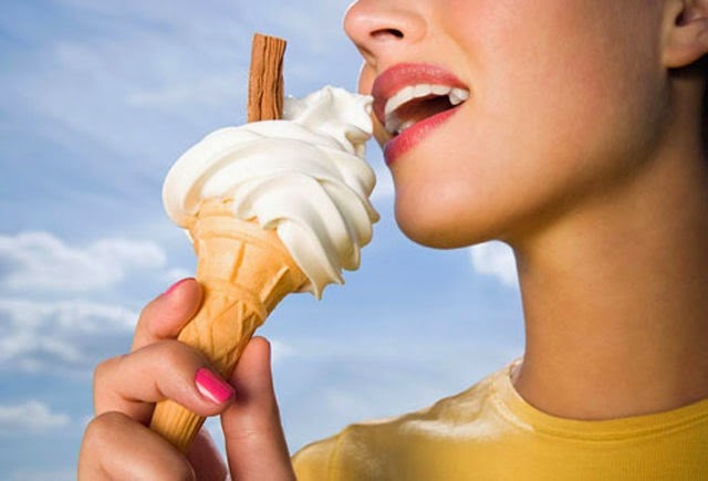 [girls-eating-icecream-036%255B2%255D.jpg]