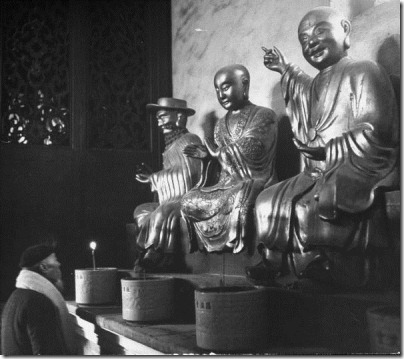 Marco Polo in Chinese Buddhist Temple