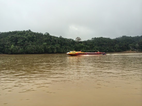 IMG_6684.jpg Bullet boat heading down the river doing 35 mph