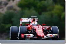 Sebastian Vettel con la Ferrari SF15 T nei test di Jerez