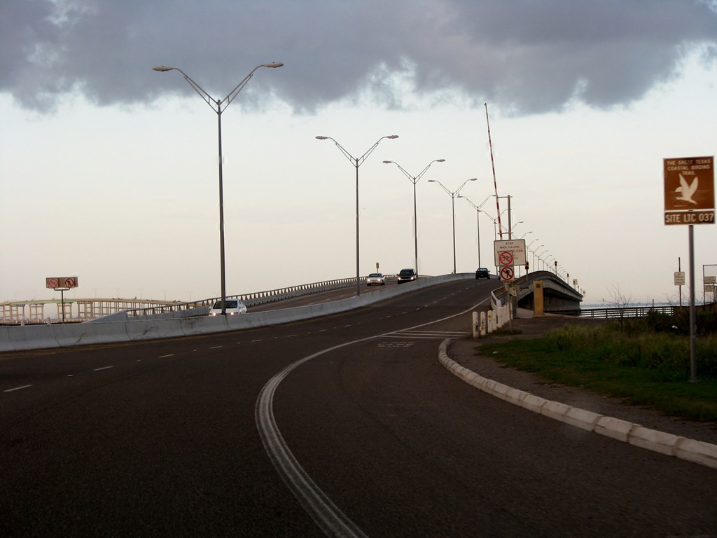 [7174%2520Texas%252C%2520South%2520Padre%2520Island%2520-%2520leaving%2520on%2520Queen%2520Isabella%2520Causeway%255B3%255D.jpg]