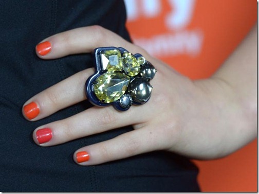 lucy-hale-ring-anel