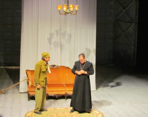 7_ so svyashennikom.JPG