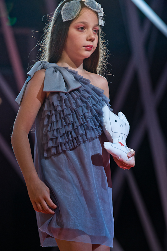 Лариса ЛОБАНОВА (показ дитячої колекції), HOLIDAY FASHION WEEK 2011 Фото Сергея Черникова