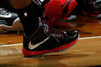 lebron james nba 121109 mia at atl 12 King James wears 5 Colorways of Nike LeBron X in 6 Games