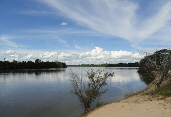 Le Rio Teles Pires, affluent du Tapajos. Colider (Mato Grosso, Brésil), 20 juillet 2010. Photo : Cidinha Rissi